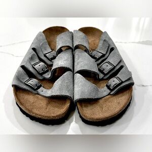 ***SOLD***
BIRKI'S by BIRKENSTOCK L8 M6 39 Gray Suede 3 Strap Sandal